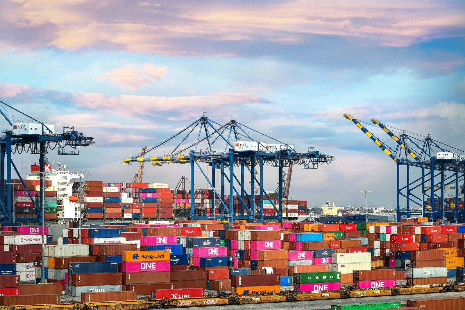International maritime export logistics
